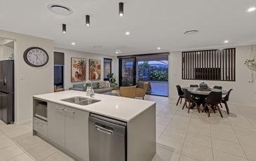 21 Blackwood Circuit, Banya