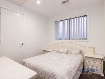 5 Mickleham Drive, Cranbourne North