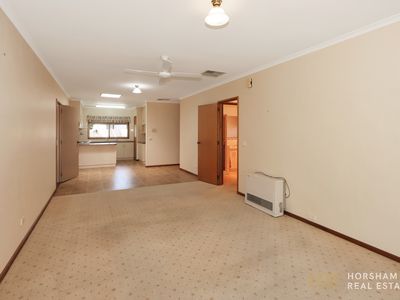 2 / 5 George Street, Horsham