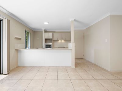 2 / 24 Faraday Crescent, Pacific Pines