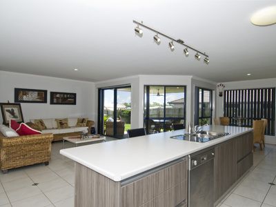 1 MCINTYRE CLOSE, Urraween