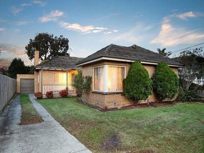 8 Wards Grove, Bentleigh East