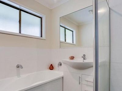 8 Woodlands Drive, Rochedale South