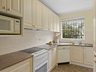 8 / 211-221 Old South Head Road, Bondi