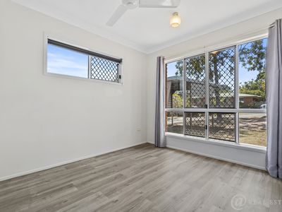 1 / 4 Toos Close, Cooee Bay
