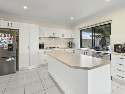 12 MAURO CLOSE, Bentley Park