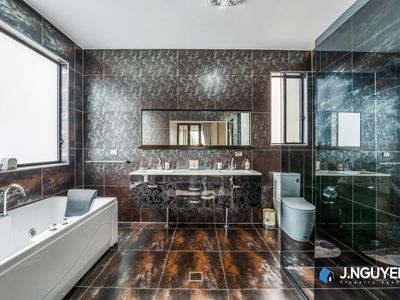 40 Oxford Street, Smithfield