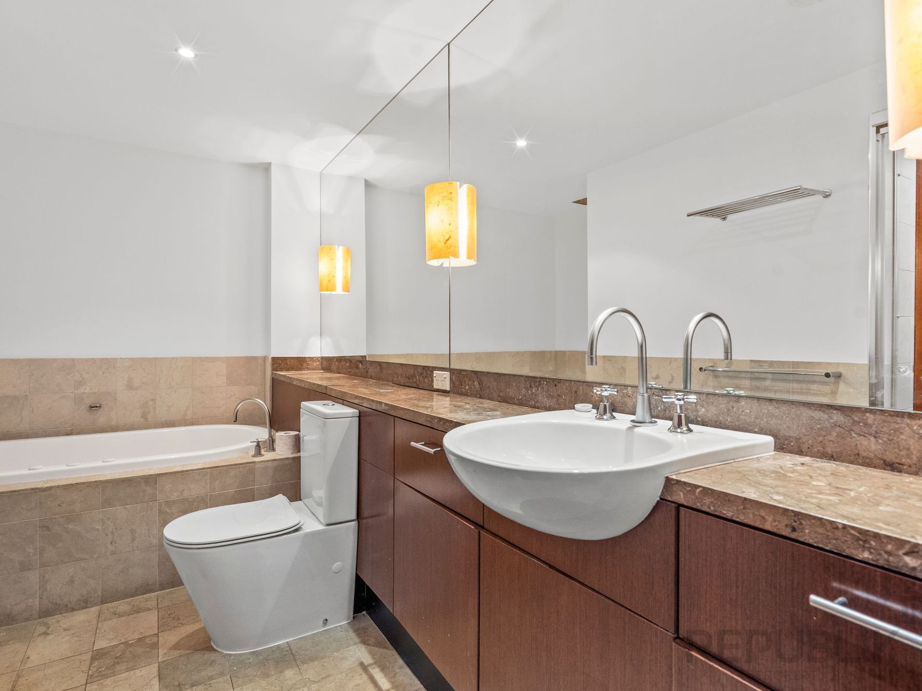 4 / 600 GLADES DRIVE, Robina