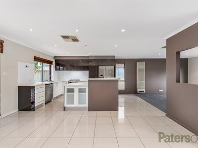 20 Warburton Drive, Woodcroft