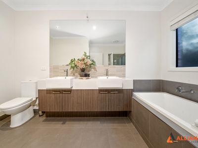 5 Statham View, Cranbourne West