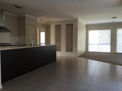 8 Laurina Avenue, Tarneit