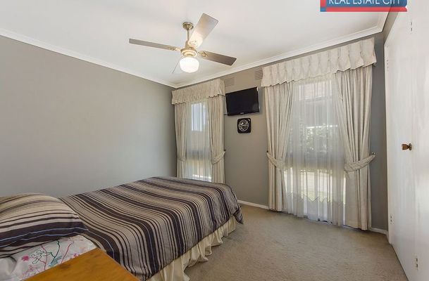 10 Ashford Cresent, Westmeadows
