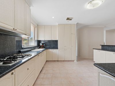 15 Glenbrook Road, Thornlie