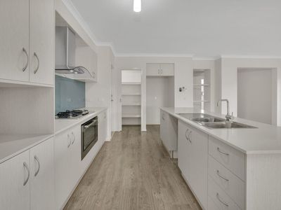 44 Firecrest Road, Manor Lakes