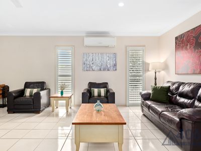 51 Grange Place, Moggill