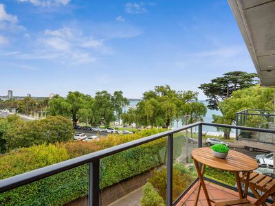 10 / 50 Eastern Beach Road, Geelong