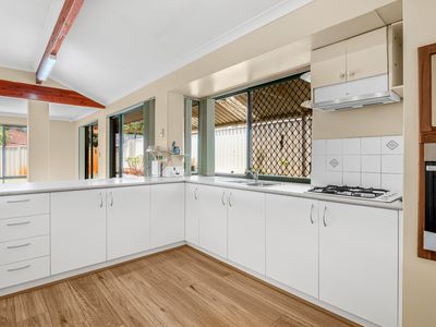 6 Borah Court, Caversham