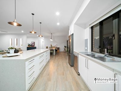 62 Navereno Court, Mundoolun