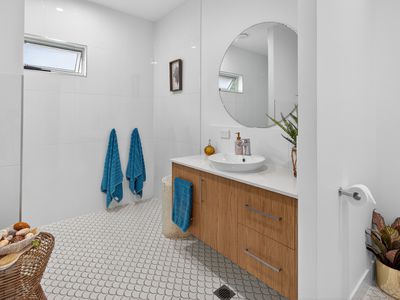 8 Blackcurrant Drive, Hideaway Bay