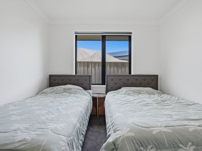 12 Axton Close, George Town