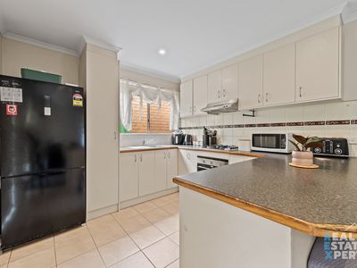 6 Nilufa Court, Hampton Park