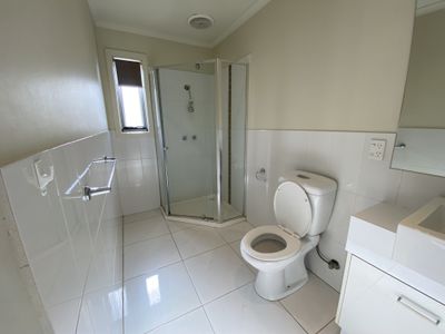 2 / 39 Claire Way, Tarneit