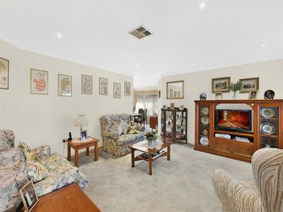 4 Karri Cl, Hamlyn Terrace