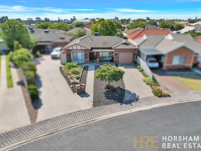 2 / 8 Ashwin Close, Horsham