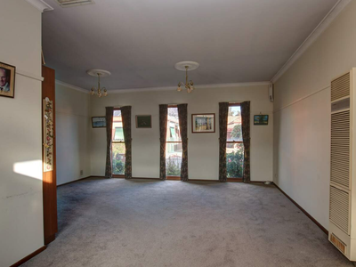2 Hopkins Drive, Horsham
