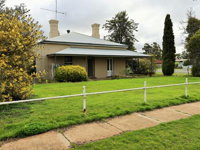 120 High Street, Charlton