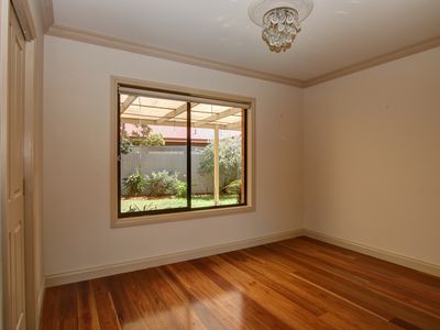 1 Harmer Court, Horsham