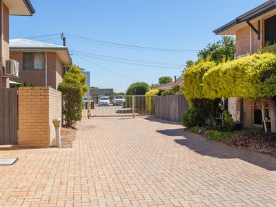 13 / 17 Cayley Street, Glendalough