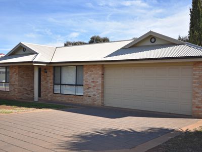 6 Cardiff Arms Avenue, Dubbo