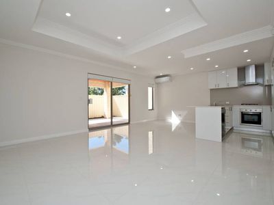 2/32 Tuckfield Way, Nollamara