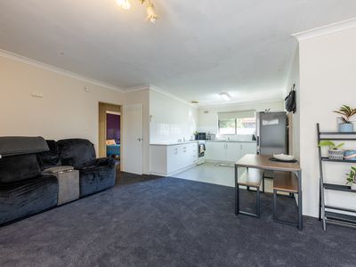 2 / 5 Schwarz Avenue, Horsham