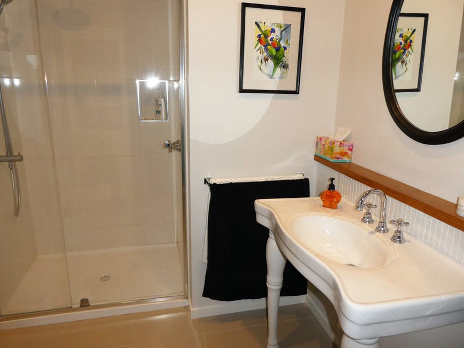 1 Red Box Ct, Seymour