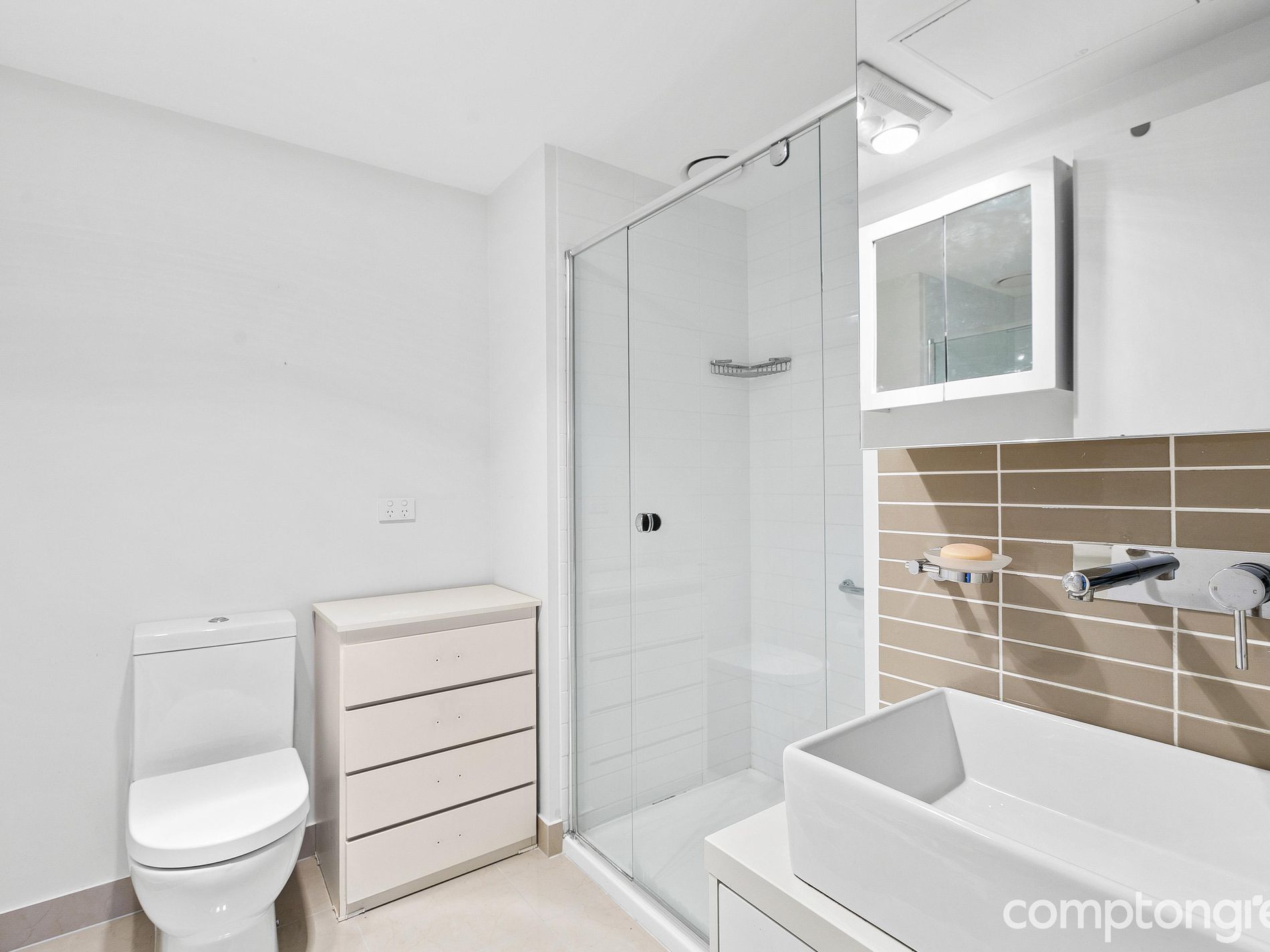 2501 / 8 Sutherland Street, Melbourne