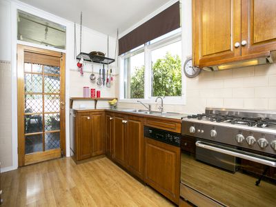 6 Churchill Drive, Modbury North