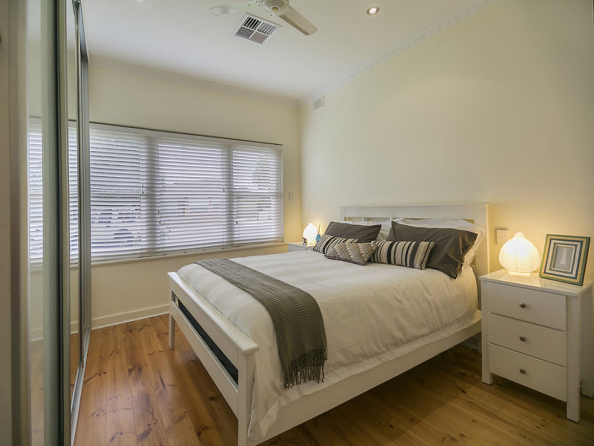 5 Hill Place, Richmond