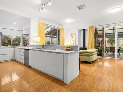 31 Simmonds Parade, Winthrop