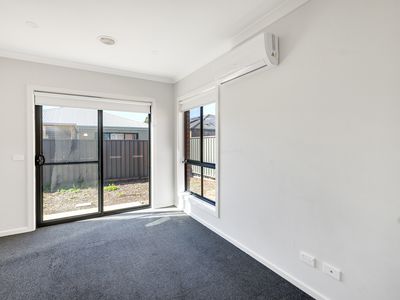 18 Distinctive Drive, Rockbank