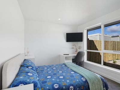 2 / 168 Agnes Street, George Town