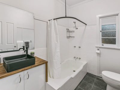19 Hilltop Avenue, Annerley