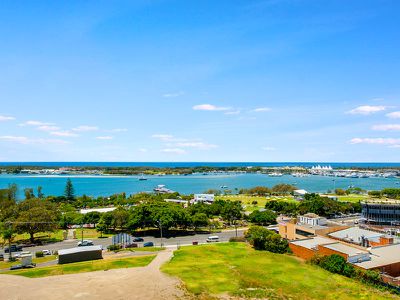 229 / 105 Scarborough Street, Southport