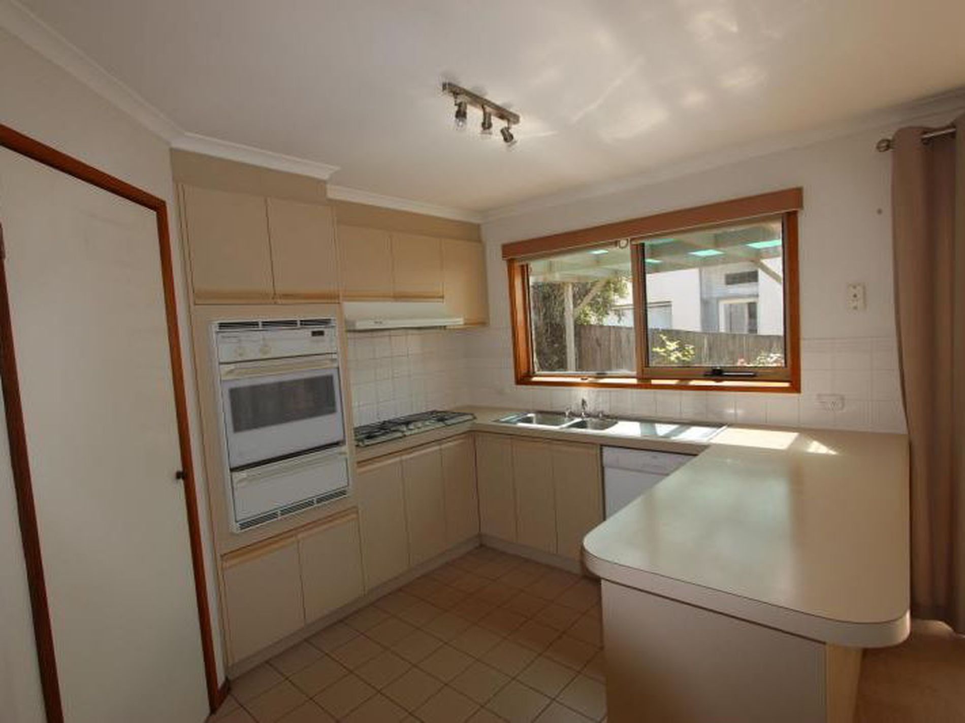 1 / 36 Wandana Drive, Wandana Heights