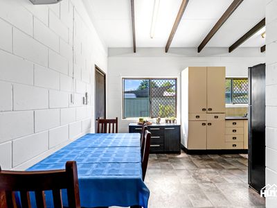 60 Hollywood Boulevard, White Rock