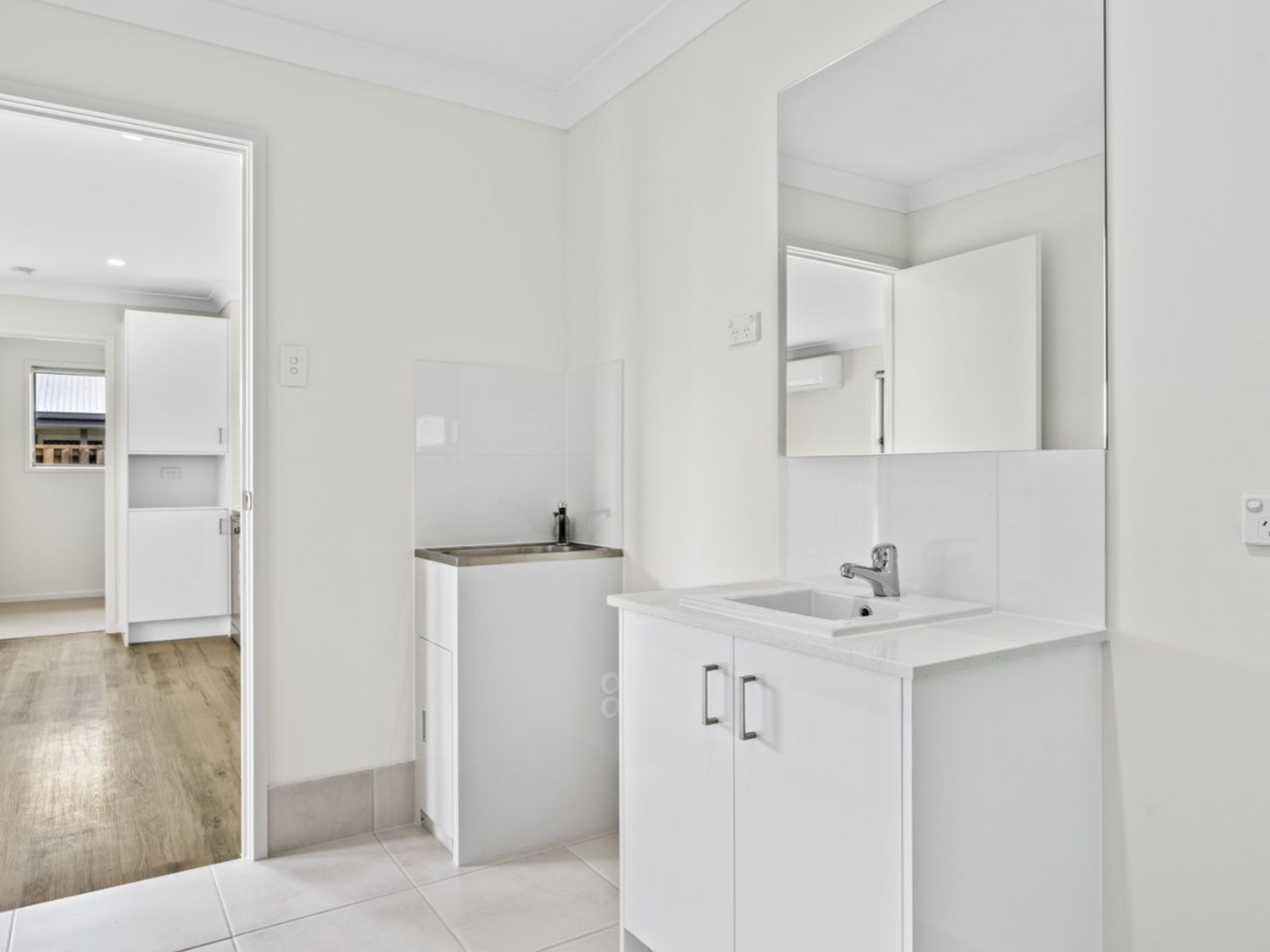 3+2 Dual Key $1,069,000 High Rental! 