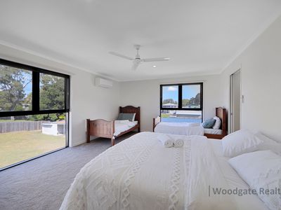 186 ESPLANADE, Woodgate