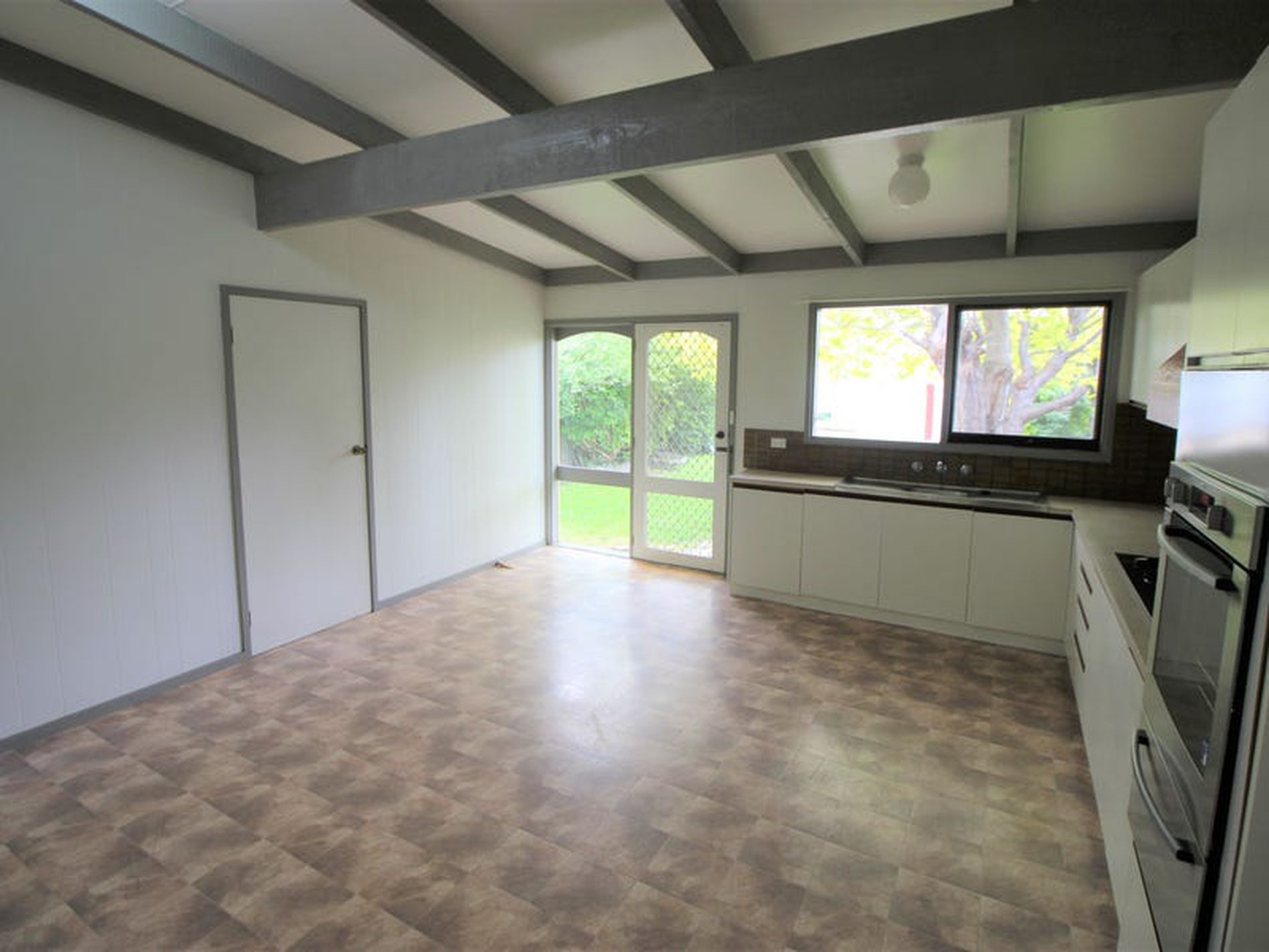 18 Lawton Avenue, Geelong West