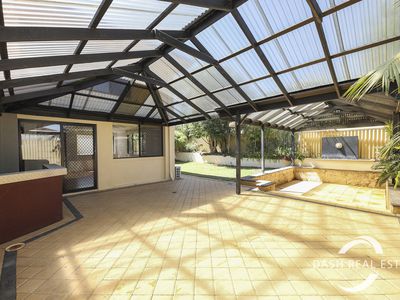 24 Taylor Way, Hillarys